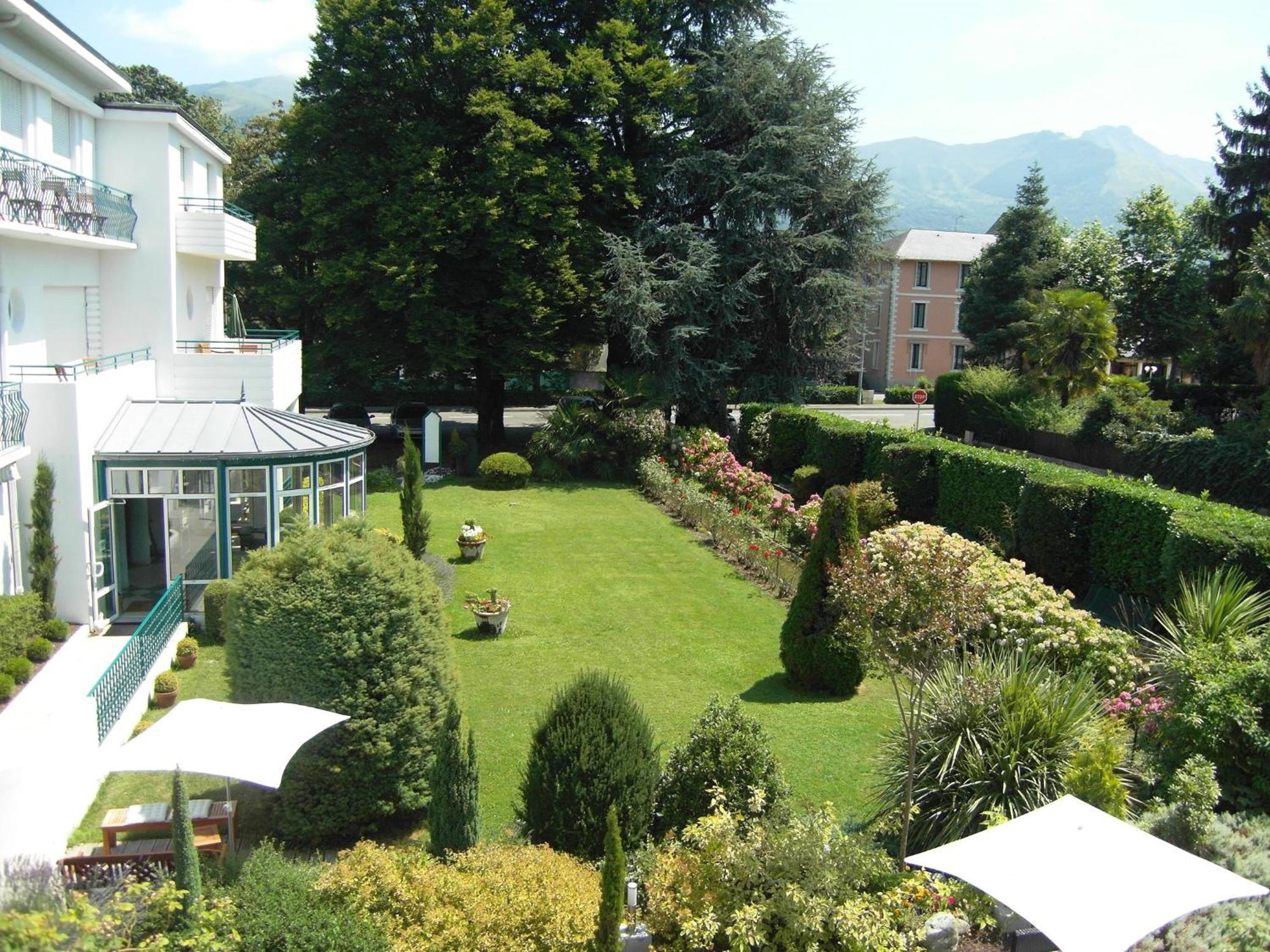 Logis Hotel Le Miramont Argeles-Gazost Bagian luar foto
