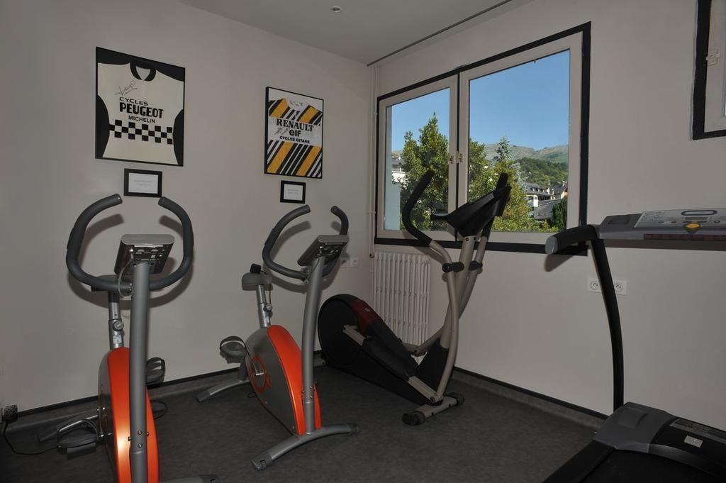 Logis Hotel Le Miramont Argeles-Gazost Bagian luar foto